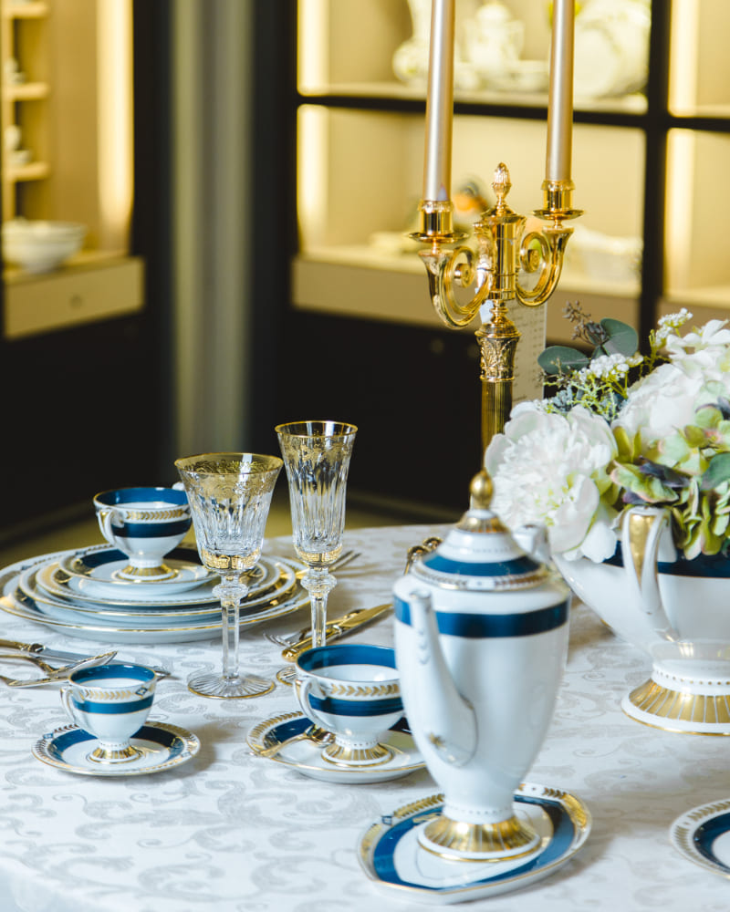 Cool Blue Elegant Table Settings That Breathe