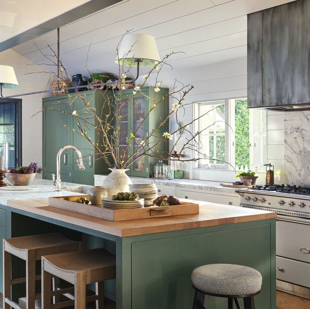 How to Decorate a Kitchen Island